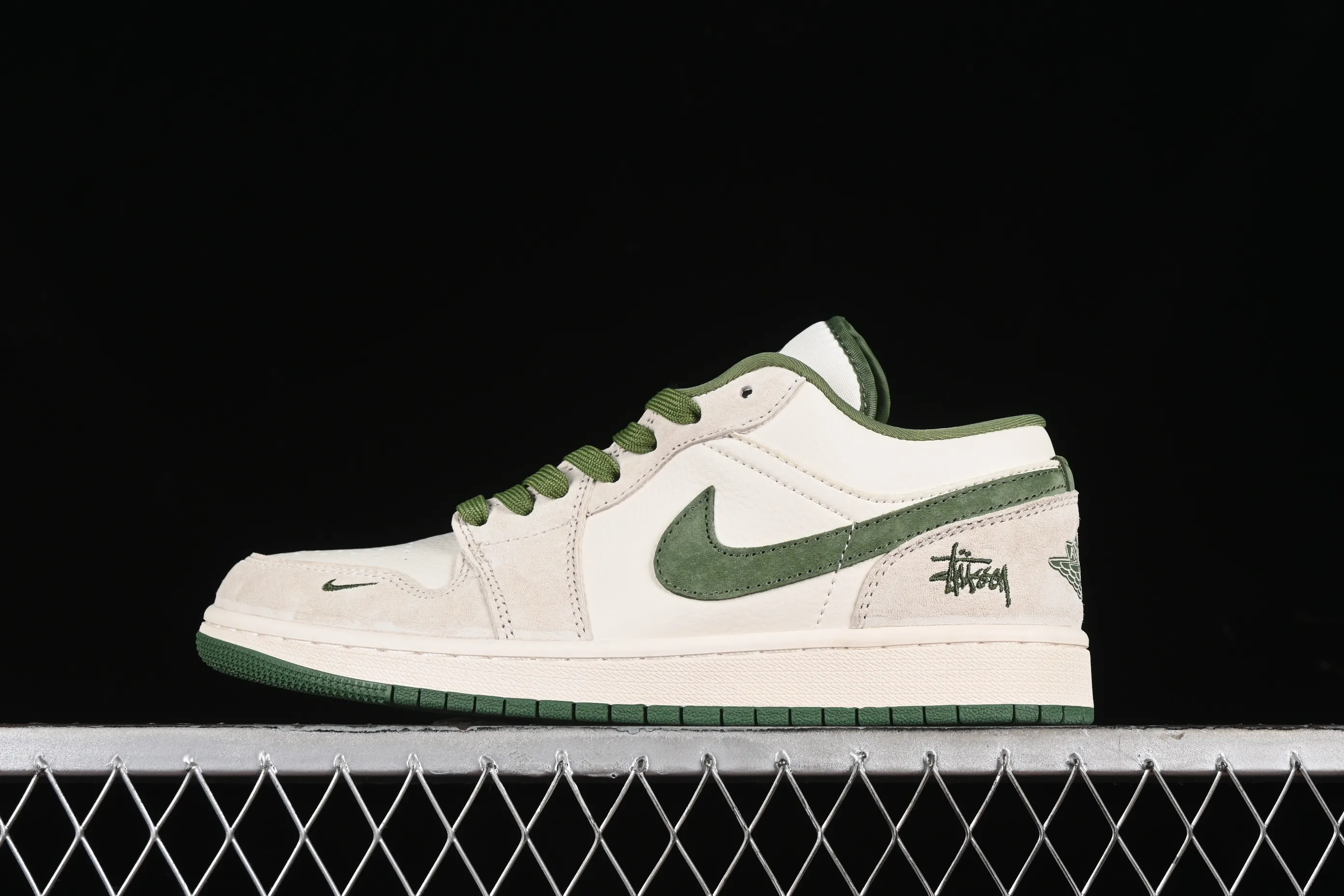 All categories Air Jordan Jordan series basketball shoes Air Jordan 1 Low High-end customized low-top sneakers Air Jordan 1 Low AJ1 Joe 1 Stussy joint-Milu Zhuba High-end customized low-top retro basketball shoes DM5688-102
